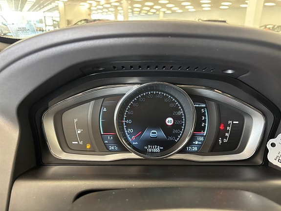 Volvo XC60 8 of 9
