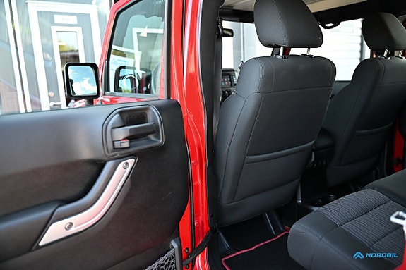 Jeep Wrangler Unlimited 24 of 26