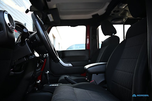 Jeep Wrangler Unlimited 8 of 26