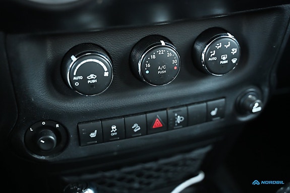 Jeep Wrangler Unlimited 12 of 26