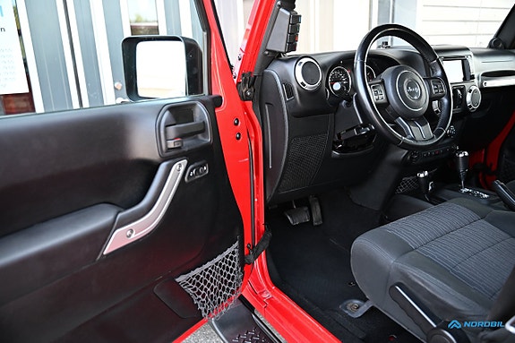 Jeep Wrangler Unlimited 7 of 26