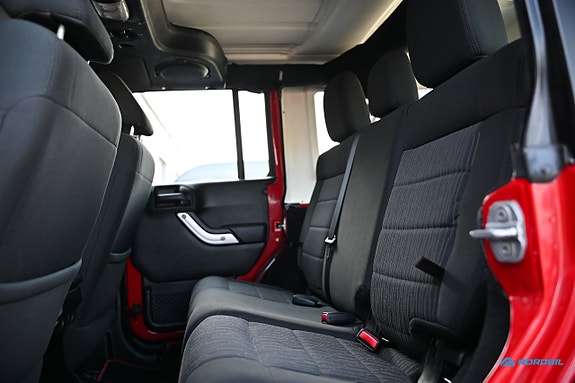 Jeep Wrangler Unlimited 25 of 26