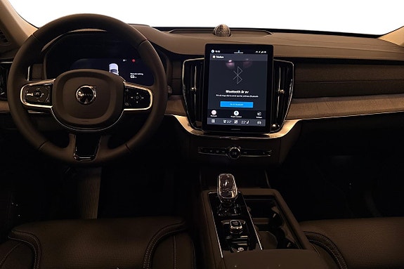 Volvo XC90 10 of 22