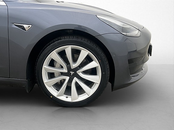 Tesla Model 3 28 of 28