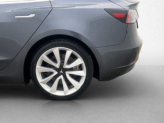Tesla Model 3 26 of 28