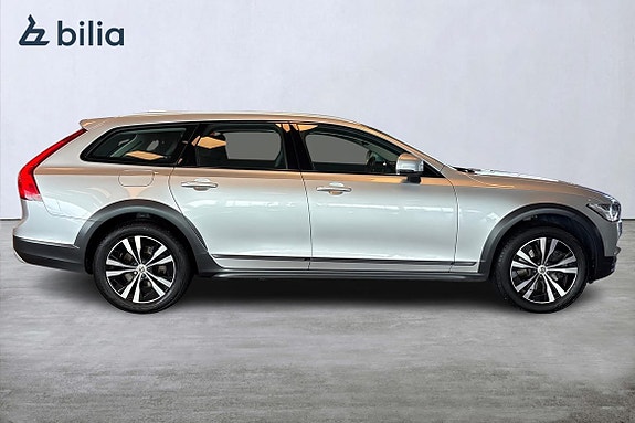 Volvo V90 Cross Country 18 of 23