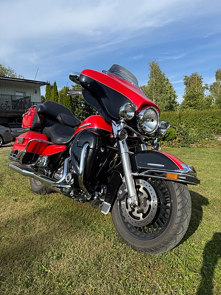 Harley-Davidson Electra Glide Ultra Limited 3 of 18