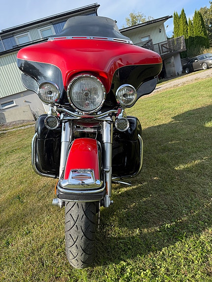 Harley-Davidson Electra Glide Ultra Limited 2 of 18