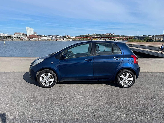 Toyota Yaris 7 of 13