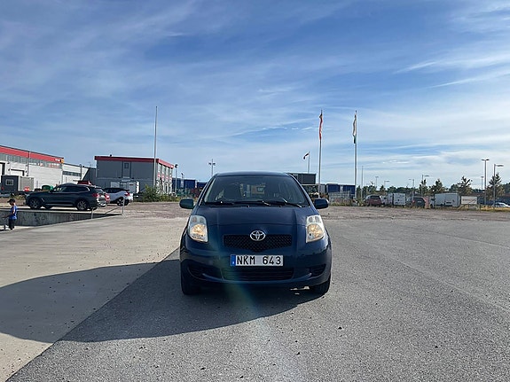 Toyota Yaris 3 of 13