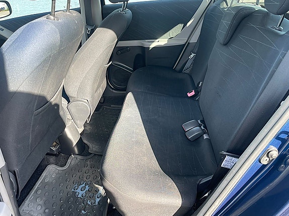 Toyota Yaris 12 of 13