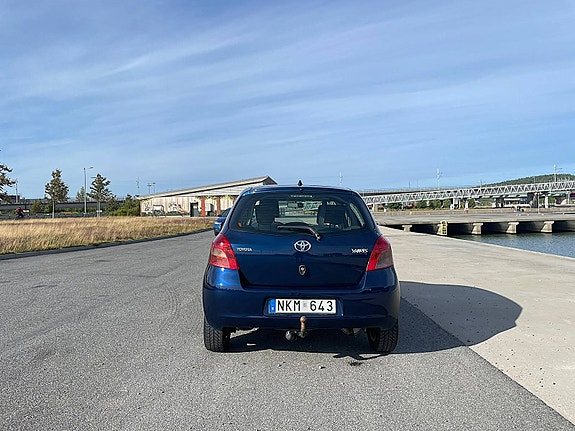 Toyota Yaris 6 of 13
