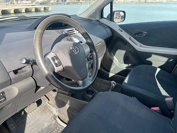 Toyota Yaris 10 of 13
