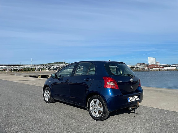 Toyota Yaris 4 of 13