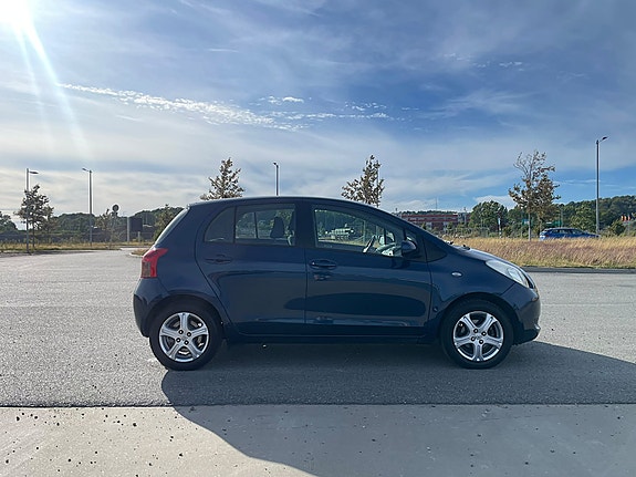 Toyota Yaris 8 of 13