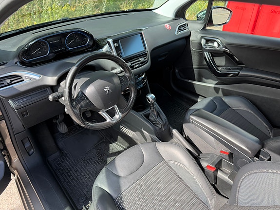 Peugeot 208 4 of 5