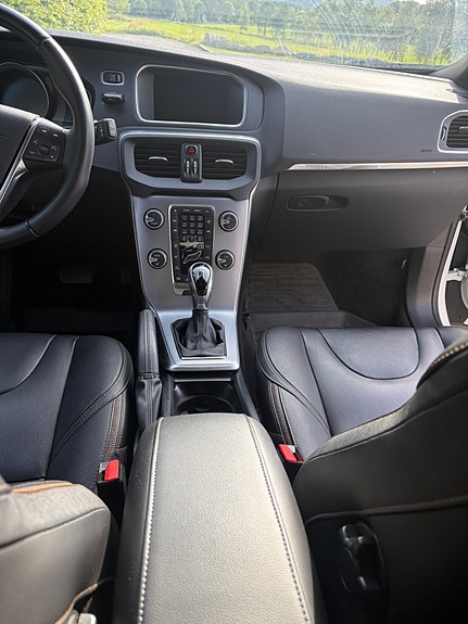 Volvo V40 Cross Country 10 of 13