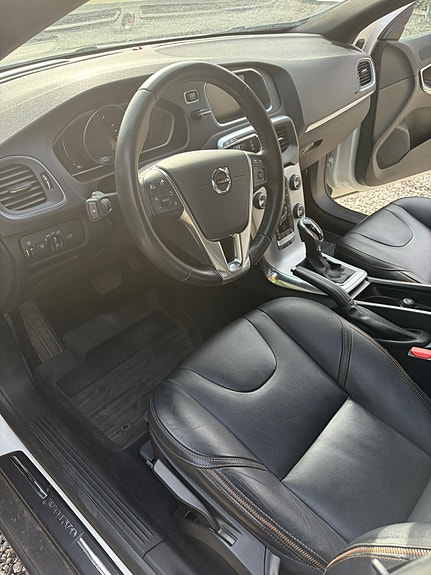 Volvo V40 Cross Country 9 of 13