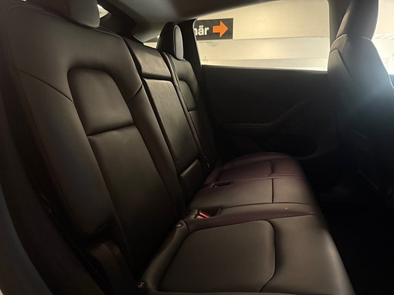 Tesla Model Y 23 of 26