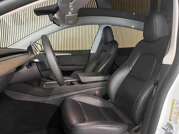 Tesla Model Y 13 of 26