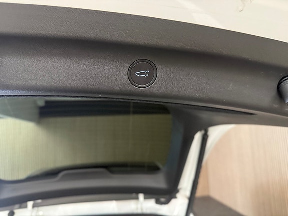 Tesla Model Y 21 of 26