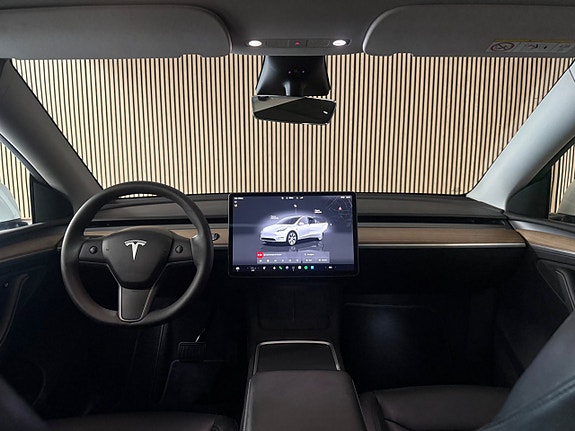 Tesla Model Y 16 of 26
