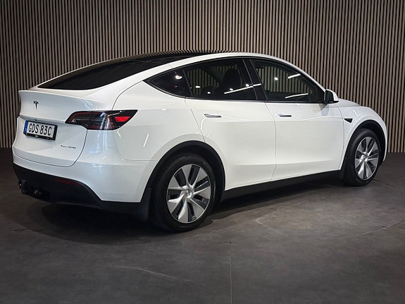 Tesla Model Y 4 of 26