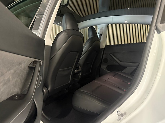 Tesla Model Y 14 of 26