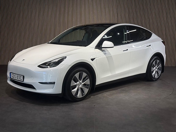 Tesla Model Y 8 of 26
