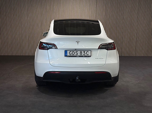 Tesla Model Y 5 of 26
