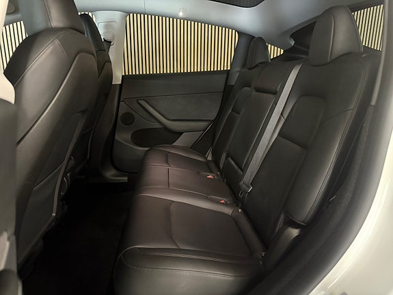Tesla Model Y 15 of 26