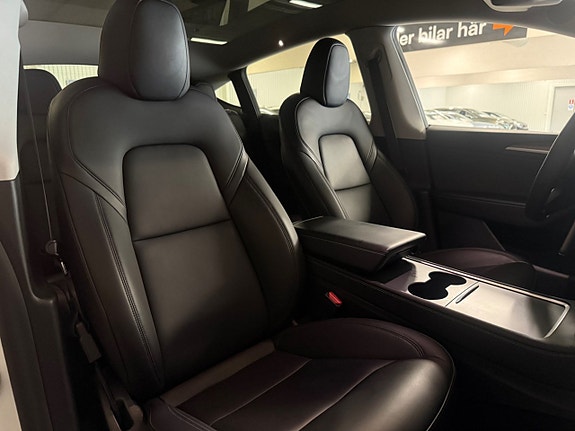 Tesla Model Y 25 of 26