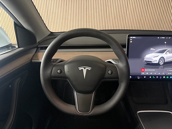 Tesla Model Y 17 of 26