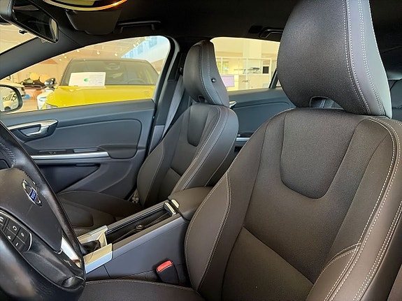 Volvo V60 10 of 15