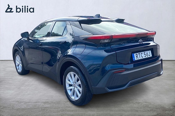 Toyota C-HR 2 of 21