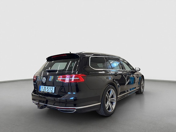 Volkswagen Passat 3 of 25