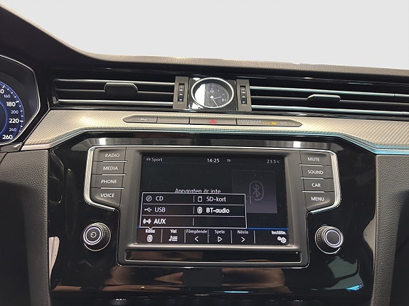Volkswagen Passat 15 of 25