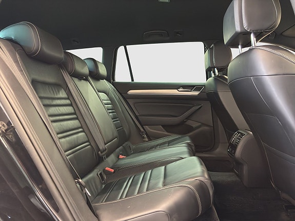 Volkswagen Passat 19 of 25