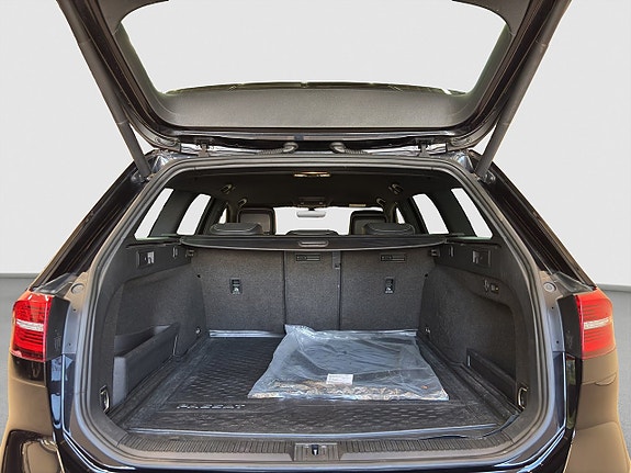 Volkswagen Passat 5 of 25