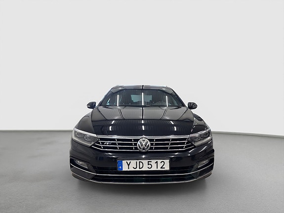 Volkswagen Passat 9 of 25