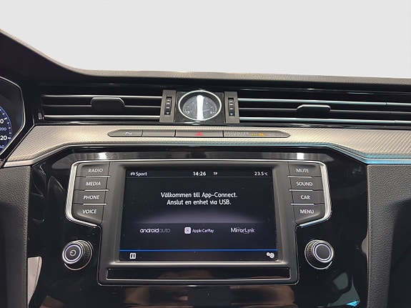 Volkswagen Passat 17 of 25