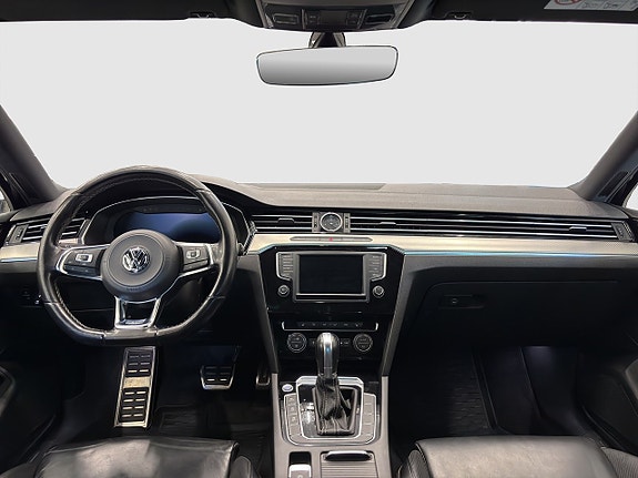 Volkswagen Passat 12 of 25