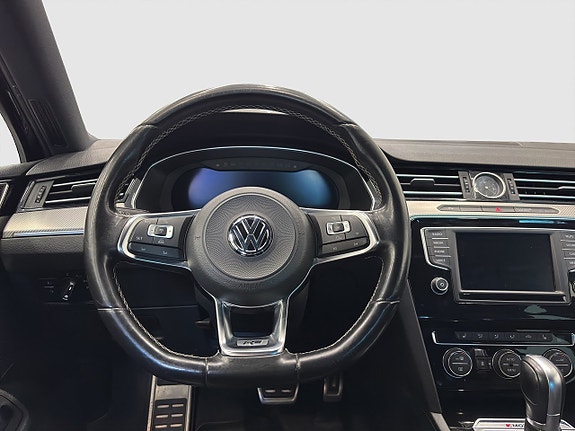 Volkswagen Passat 13 of 25