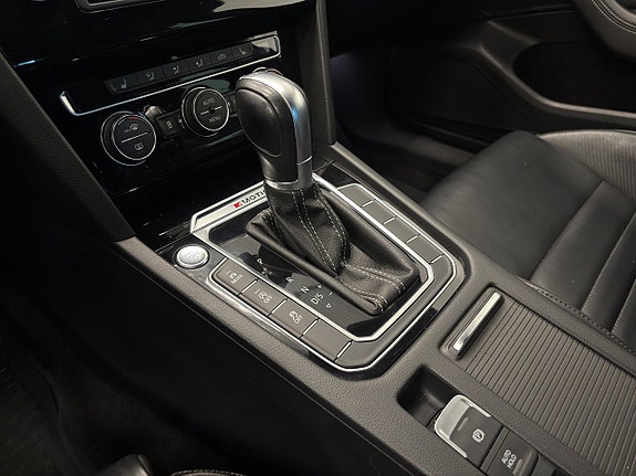 Volkswagen Passat 14 of 25