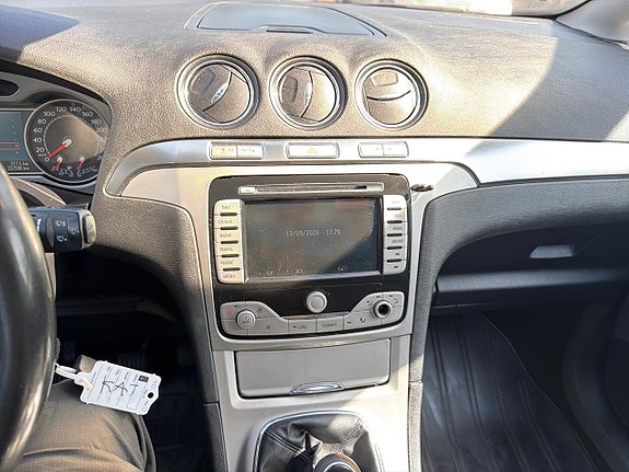 Ford S-MAX 12 of 24