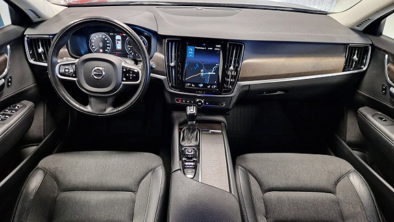 Volvo V90 Cross Country 10 of 25