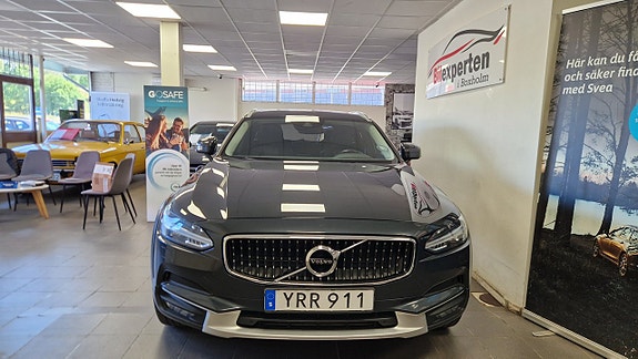 Volvo V90 Cross Country 2 of 25