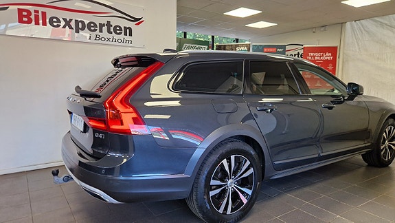 Volvo V90 Cross Country 7 of 25