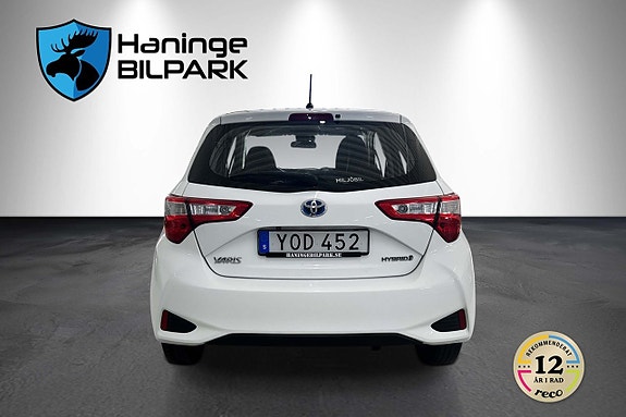 Toyota Yaris 5 of 16