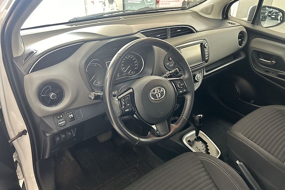 Toyota Yaris 7 of 16